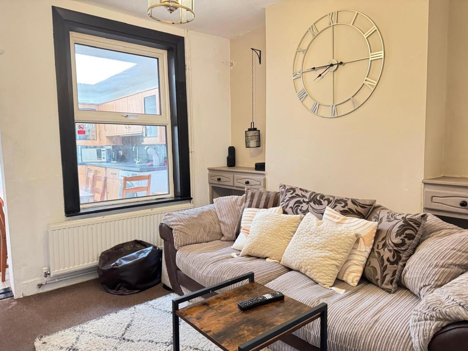 Lovely Dog Friendly, 3 Bed Home Sleeps 8, With Parking & Fenced Garden Work Contractor Leisure, Jasper Кембридж Экстерьер фото